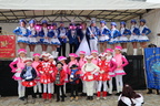 Buntes Treiben auf dem Marktplatz