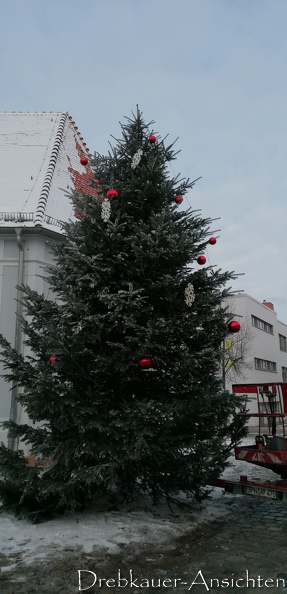 wie in jedem Jahr stellt der Ortsbeirat Drebkau den Weihnachtsbaum auf unserem historischen Marktplatz auf. Danach schmückt ihn unser Verein.
Danke an alle Helfer! d1f6a707-965f-4b05-9fdf-98d3cf32e068.jpg